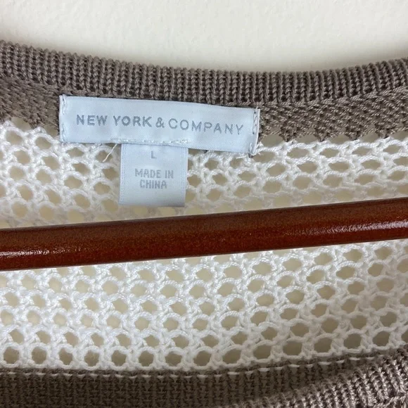 New York and Company Woman’s Large Open Weave Sweater Brown and White Crewneck - Picture 4 of 6